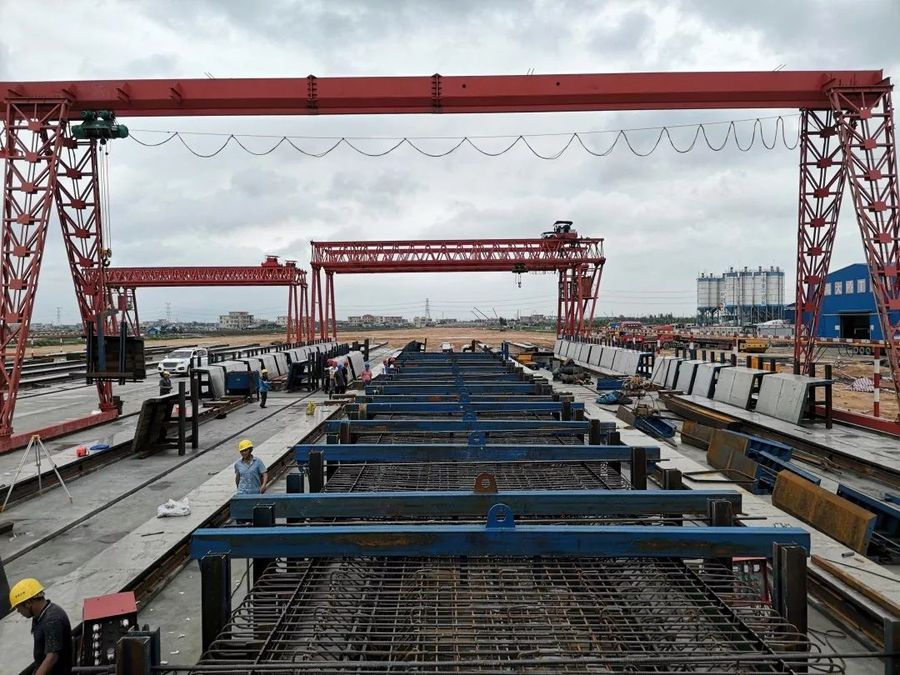 广东省珠海市香海大桥项目TJ4标首片预制箱梁混凝土浇筑完成