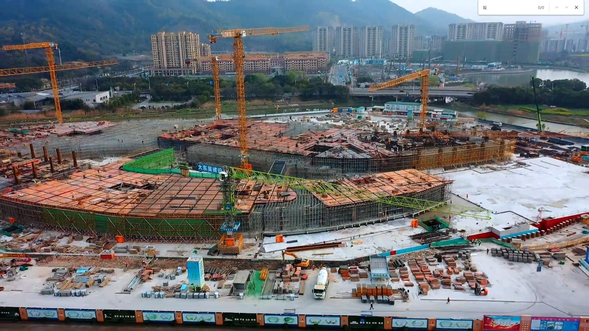 混凝土搅拌运输车浇筑现场 - 湖州市生态科技城核心区人才大厦项目地下室最后一块顶板砼浇筑完成