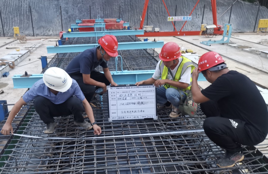 中铁二十二局市政公司：从埔高速公路SG06标首件预制箱梁砼浇筑成功
