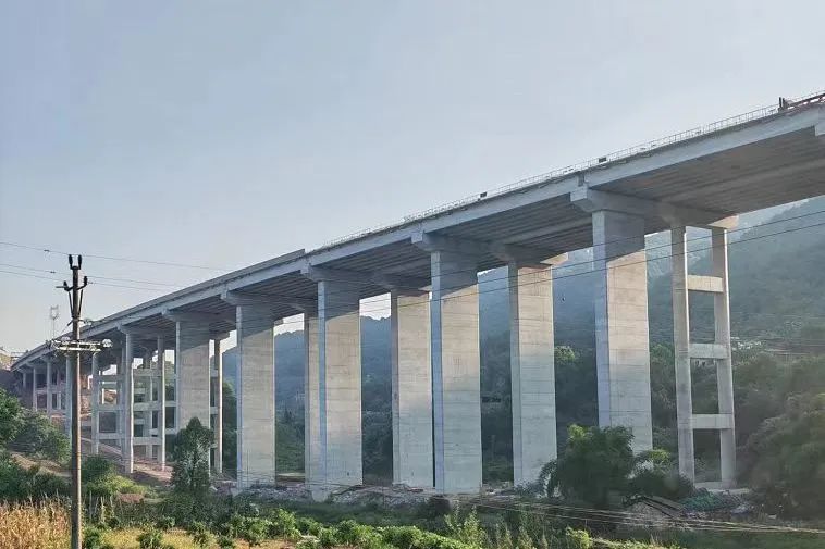 中交一公局重庆市江津区境内江泸北线项目二分部全线桩基施工完成