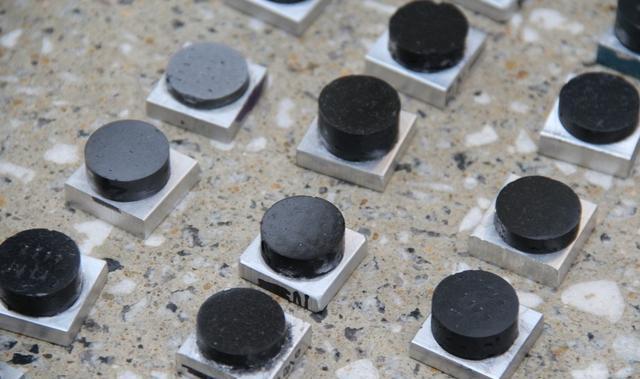 新型导电混凝土是通过混入少量纳米碳黑制成的