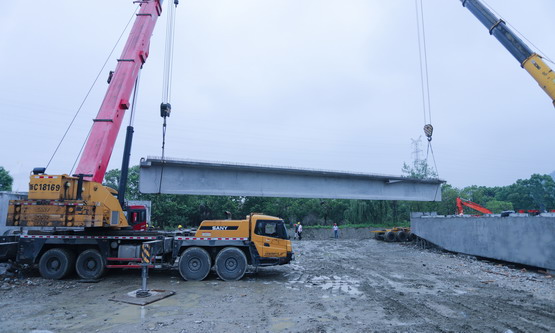 台州市秀洲至路桥公路肖王至洋屿高架工程一标架设全线首片T梁