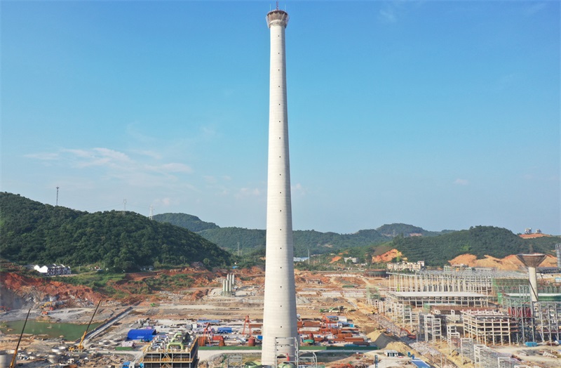 十五冶阳新弘盛40万吨项目尾气烟囱外筒结构顺利封顶