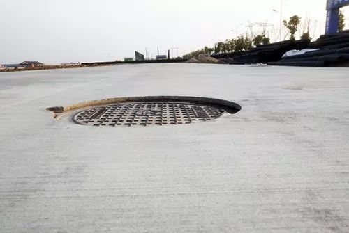 安徽江淮新港基地综合试验场重卡耐久路两条特种路混凝土浇筑完成