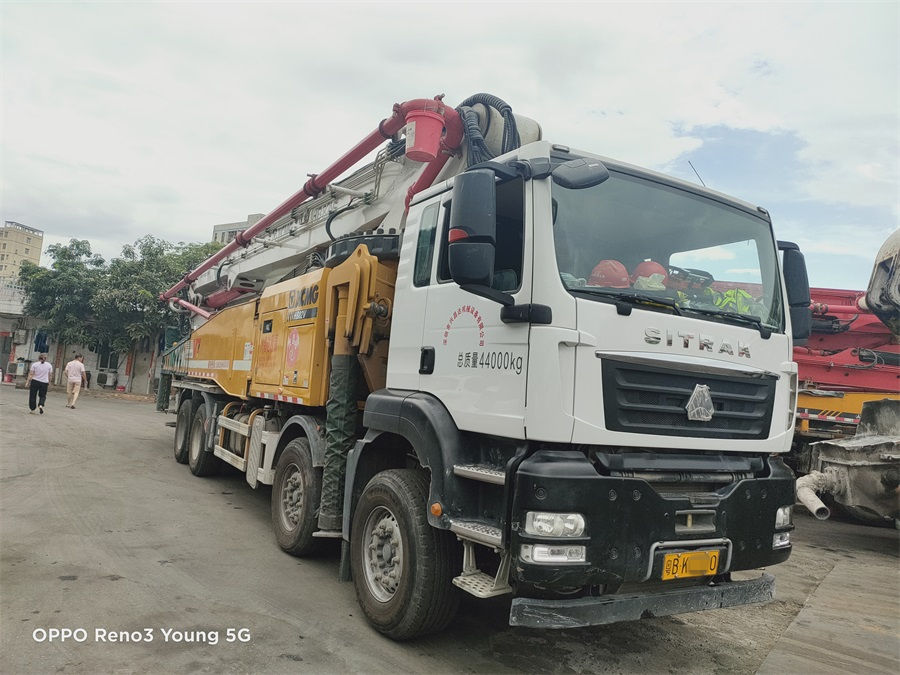 广州2020年底国五6节臂62米徐工混凝土泵车，重汽SITRAK底盘