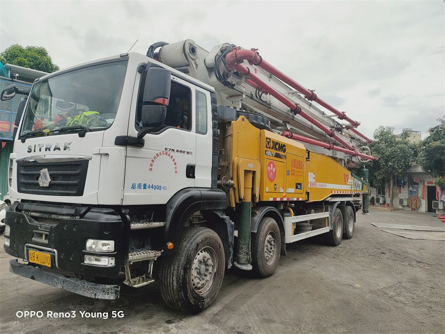 广州2020年底国五6节臂62米徐工混凝土泵车，重汽SITRAK底盘