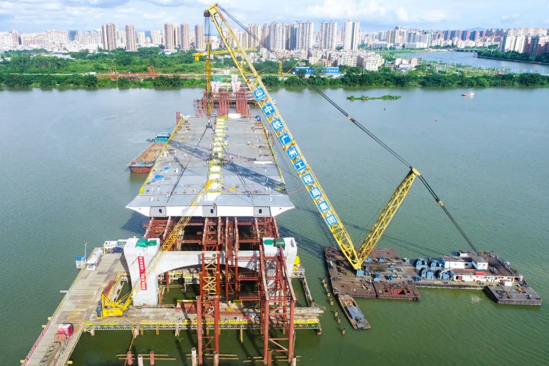 中铁广州局二公司惠州鹅城大桥主桥承台全部混凝土浇筑完成
