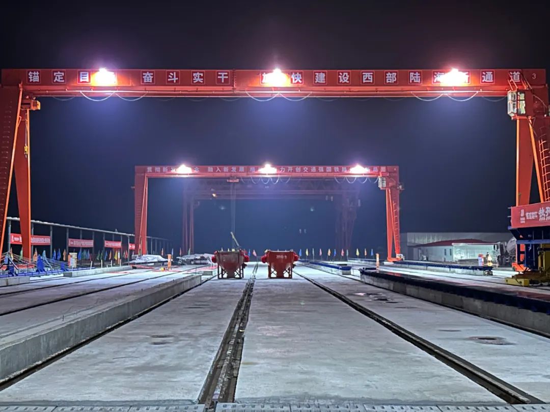 隆黄铁路（隆叙段）扩能改造工程全线首片32米预制T梁混凝土浇筑完成