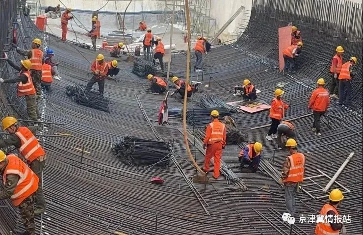 京唐铁路北京地下段首块底板混凝土浇筑完成 主体结构施工全面拉开