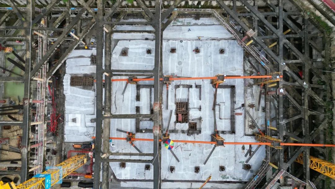 溜管+支流槽 厦门绿发新时代广场B地块项目首块筏板混凝土浇筑完成