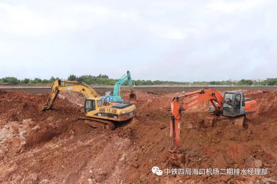 中铁四局海口美兰机场二期排水项目部首节箱涵混凝土顺利浇筑