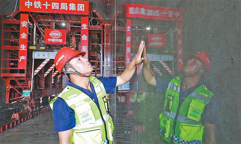 中国铁建十四局二公司：苦练匠心，打造高质量镜面混凝土工程