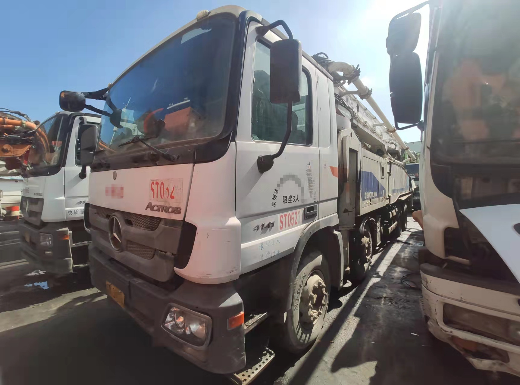 广州2012年7月52米中联重科混凝土泵车，奔驰底盘