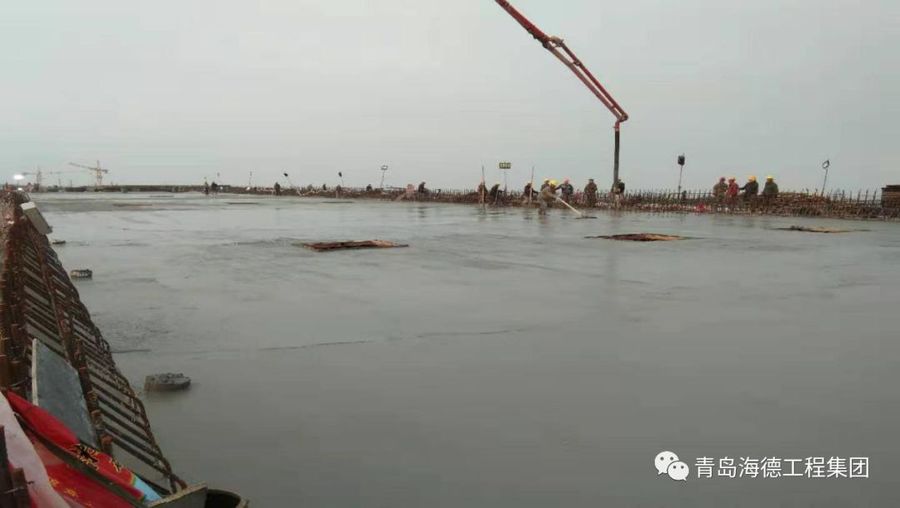 青岛海德工程集团：新机场高速项目最后一联现浇箱梁混凝土浇筑完成