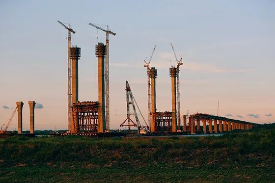 广东省湛江市调顺跨海大桥最后一个承台混凝土浇筑完成