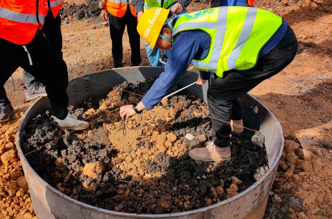 云南建投第三建设：古宁高速公路土建第四分部首颗桩基浇筑完成