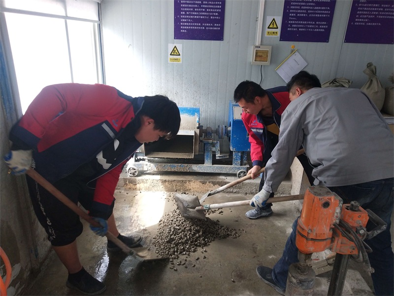 中国水电一局：拉哇水电站导流洞标首仓无砂混凝土浇筑完成