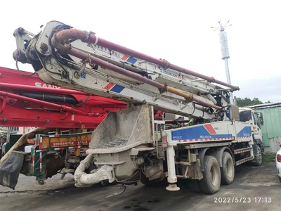 广州2011年6月国三38米中联重科混凝土泵车，五十铃底盘