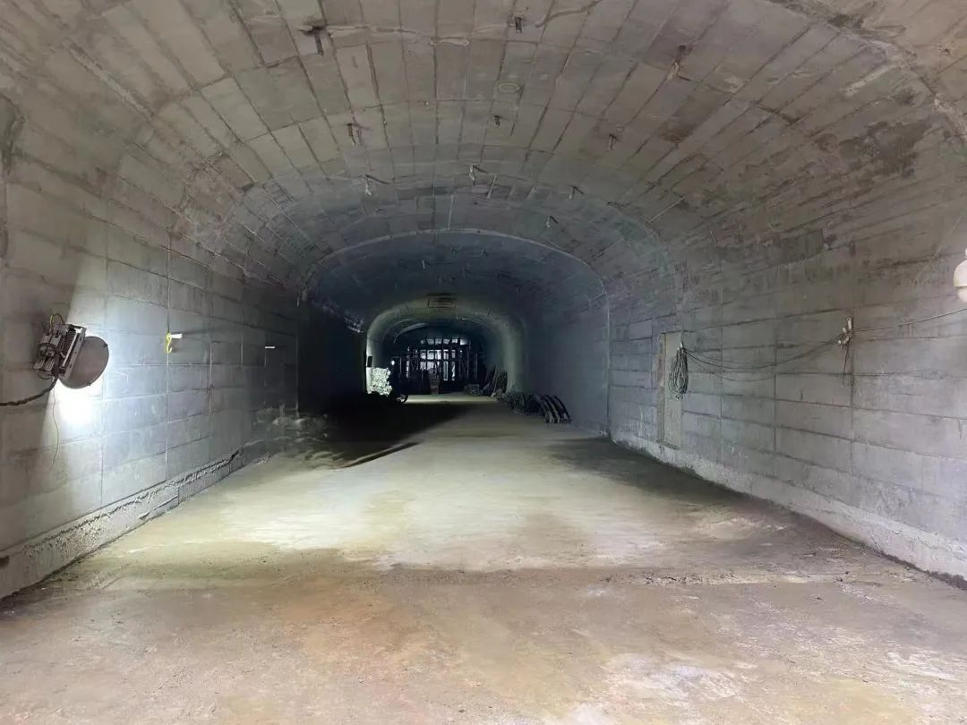 成都地铁8号线二期项目龙潭立交站附属出入口暗挖通道混凝土浇筑完成