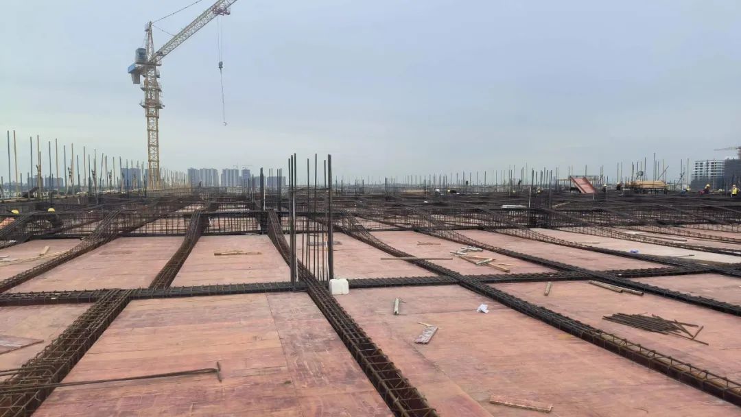 广州湾区半导体高端设备制造项目首建工程机电加工车间首层高大支模工程全部浇筑完成
