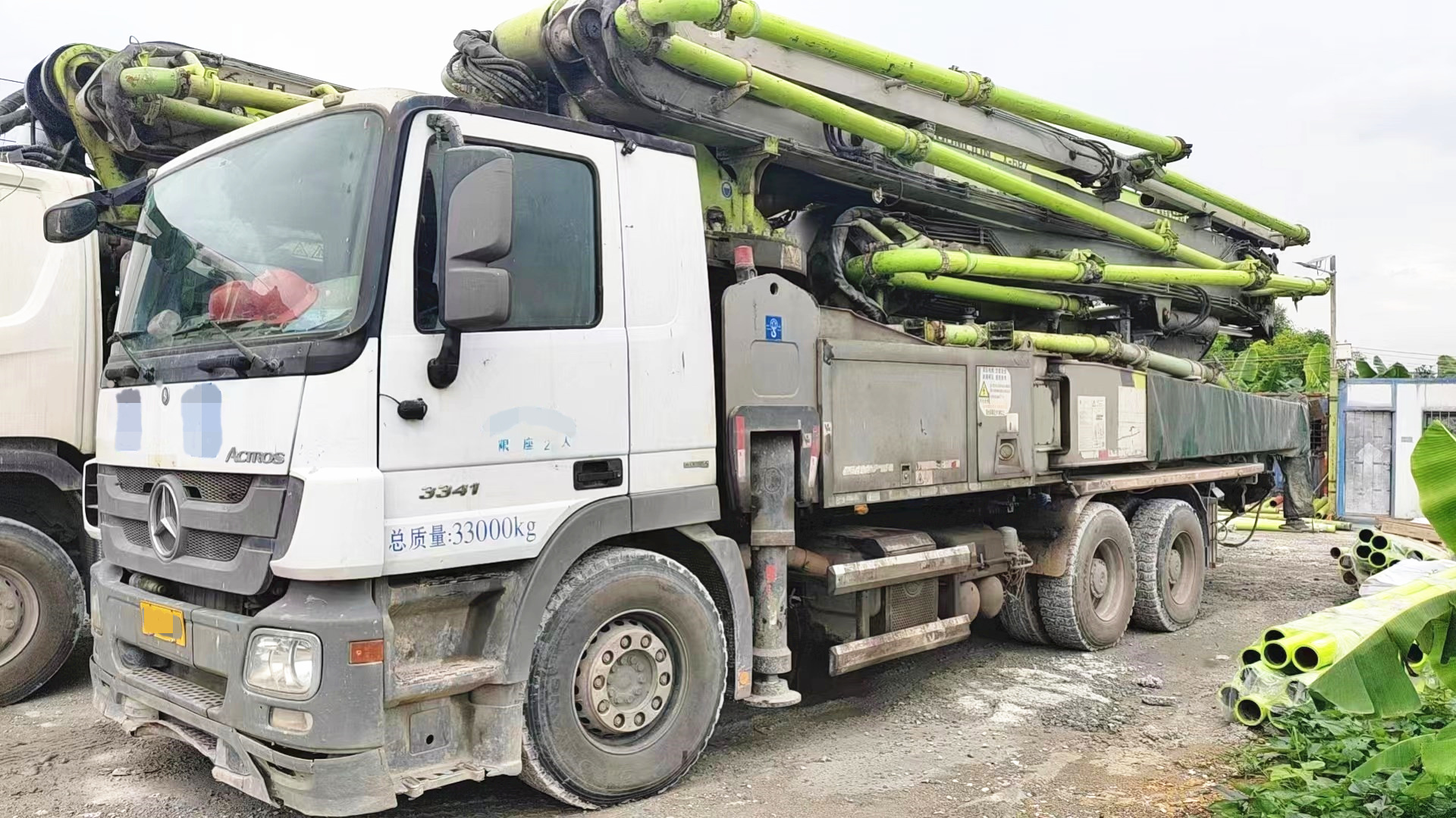 肇庆市2017年底三桥国五49米中联重科混凝土泵车，奔驰底盘