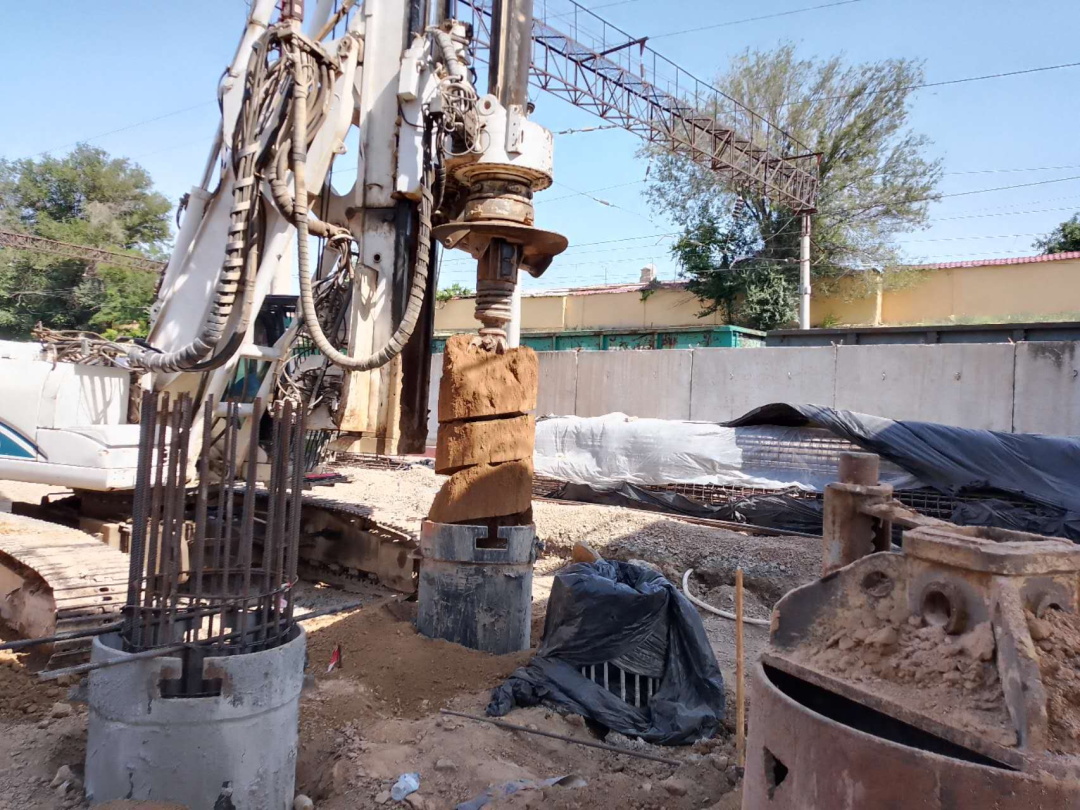 陕西路桥路面工程公司：撒马尔罕市政项目首根桩基混凝土浇筑完成