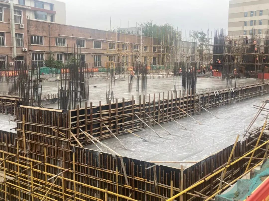 中冶天工渤海公司中海油天津院创新研究中心项目地下室顶板混凝土浇筑完成