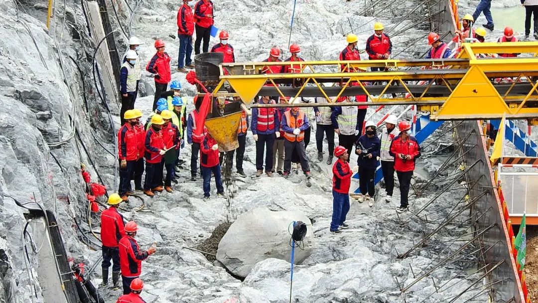 国家电力投资集团：黄河羊曲水电站镶嵌混凝土坝首仓砼正式开始浇筑