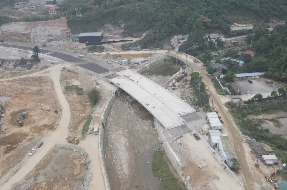 中交路桥北方工程有限公司：宁德项目车里湾二桥混凝土护栏浇筑完成