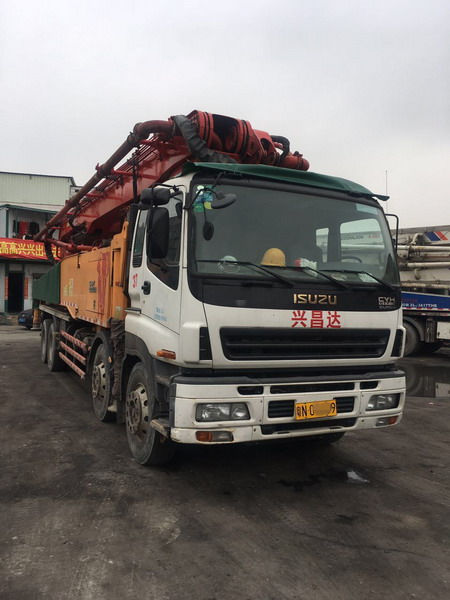 广州2013年6月底C8国三6节臂56米三一重工泵车，五十铃底盘