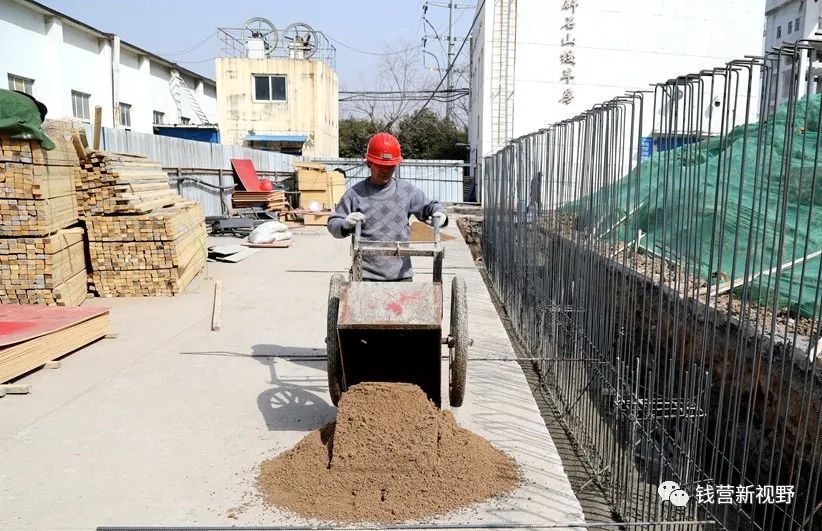 恒源股份钱营孜煤矿：黄沙大棚环保工程进入浇筑混凝土垫层阶段