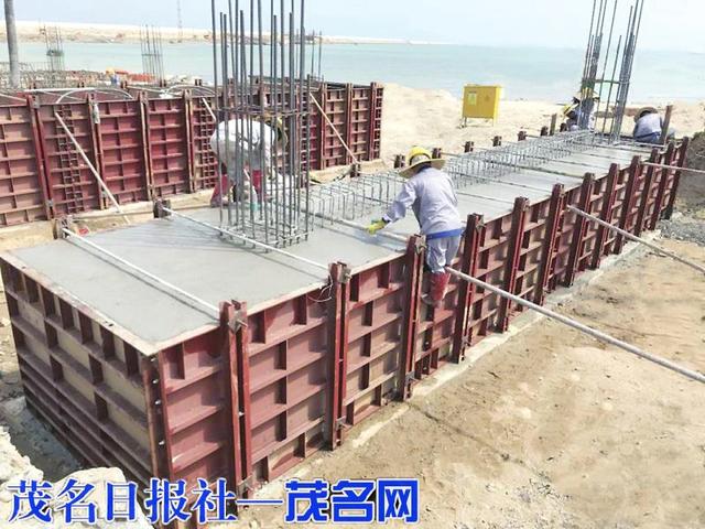 博贺新港区东区油品码头工程首件承台混凝土浇筑顺利完成。通讯员 孔钫 摄