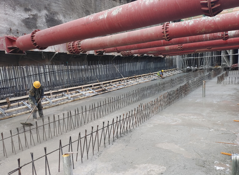 南京地铁4号线二期定向河北站底板混凝土浇筑全部完成