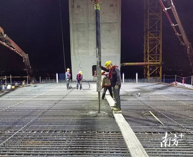 三一重工混凝土输送泵车浇筑现场 - 中江高速改扩建项目西江特大桥30号主墩0号节段主梁混凝土浇筑完成