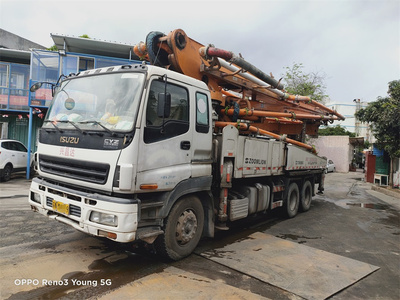 广州2013年4月国三5节臂40米中联重科混凝土泵车，五十铃底盘
