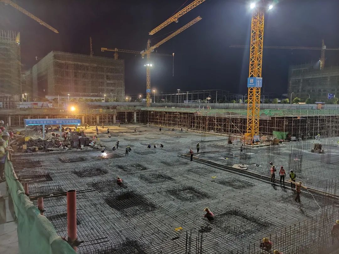 中建七局南方公司广西分公司南宁凤凰国际广场项目筏板砼浇筑完成