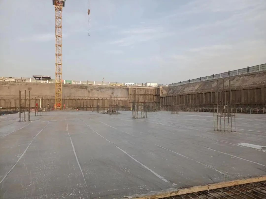 中冶建设廊坊临空信息港项目1#楼、10#楼基础筏板混凝土浇筑完成