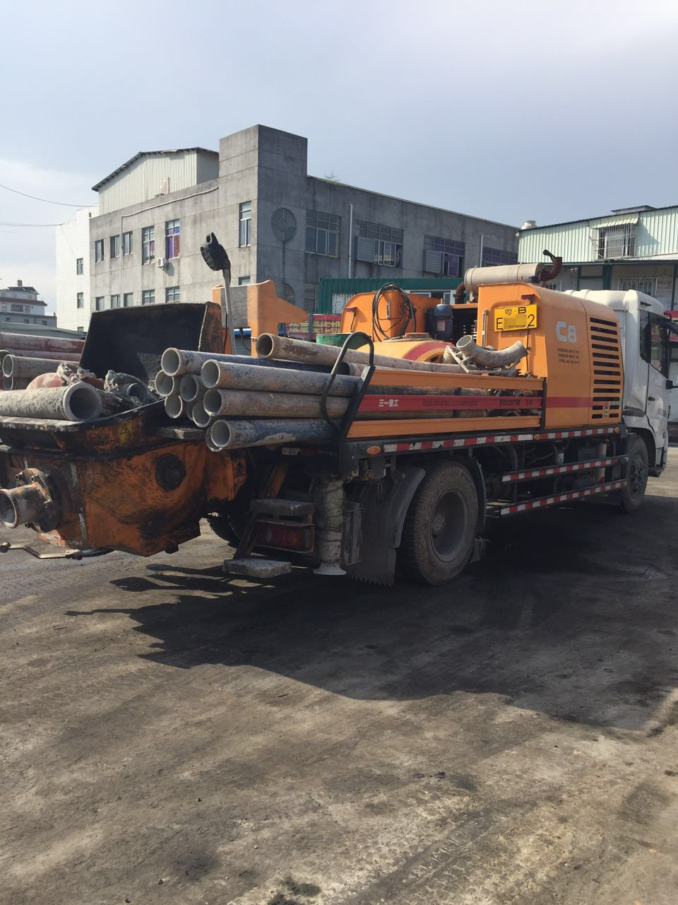 广州2015年三一重工10020车载式混凝土泵，东风天锦底盘