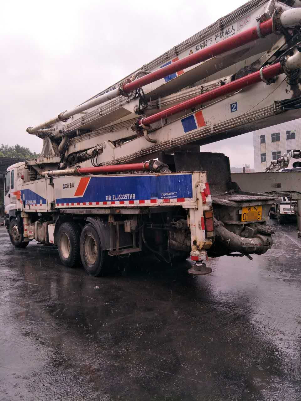 广州2011年9月国三5节臂47米中联重科混凝土泵车，五十铃底盘