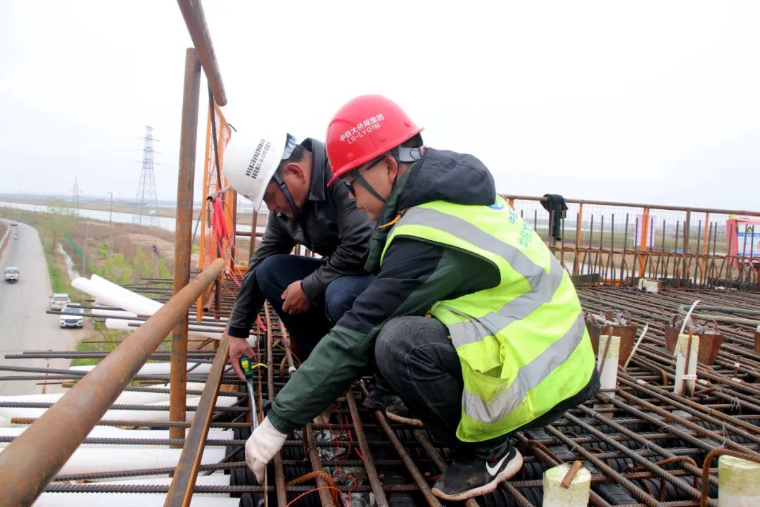 连宿高速徐圩至灌云段LS-LYG1标项目悬浇梁首个0号块混凝土浇筑完成