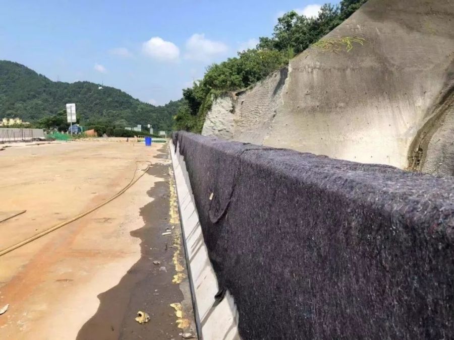 路泽太高架JL02先行段大石线右幅桥全桥混凝土护栏混凝土浇筑完成