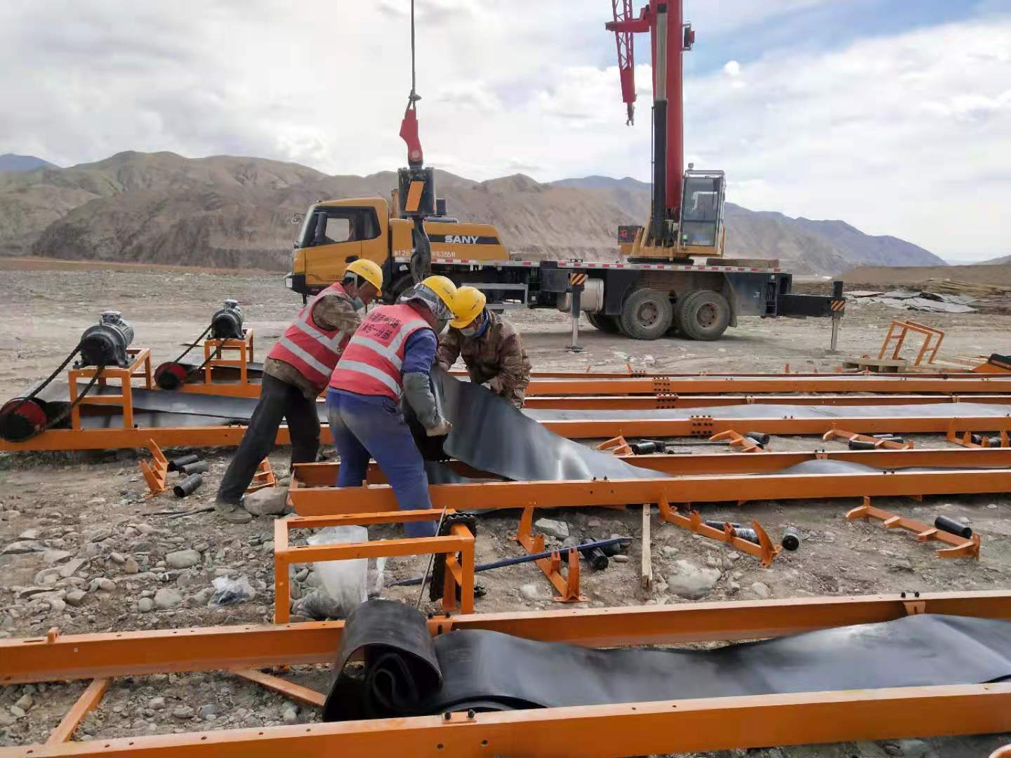 新疆克州公路项目1-2号筛分系统投产 设计建设两座砂石骨料系统