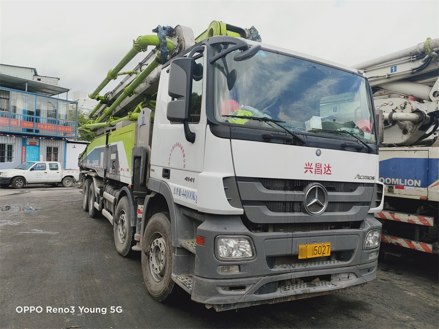广州2019年5月国五6节臂56米中联重科混凝土泵车，奔驰底盘