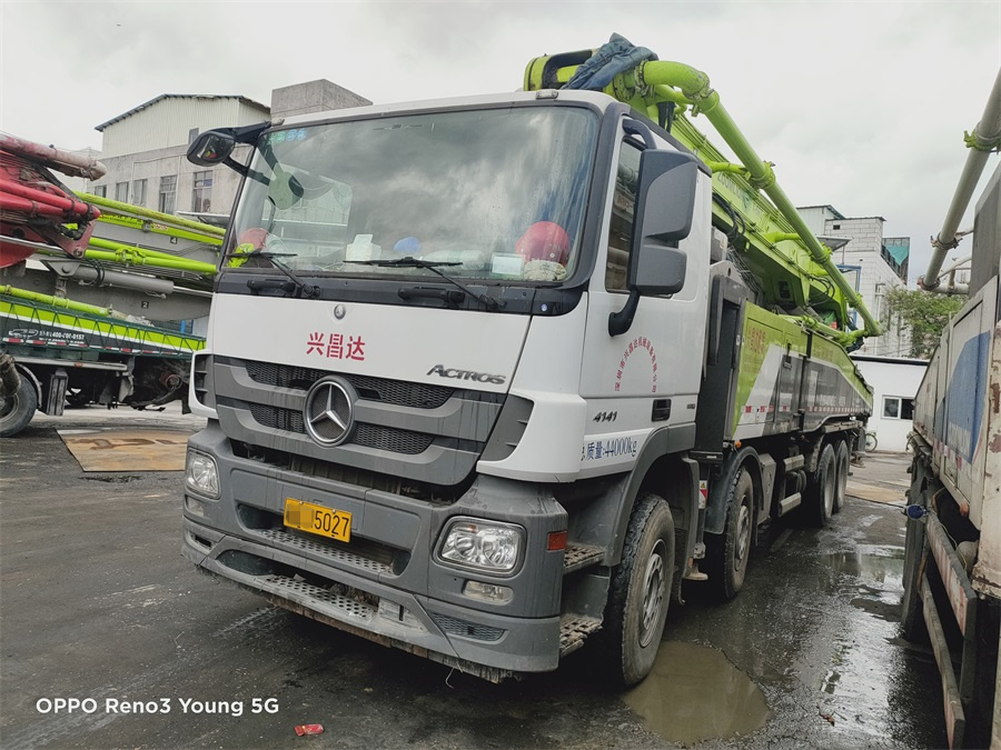 广州2019年5月国五6节臂56米中联重科混凝土泵车，奔驰底盘