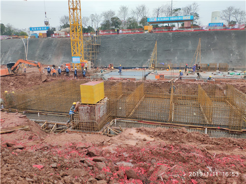 中建五局总承包公司衡阳新兴金融中心项目第一块筏板混凝土顺利浇筑