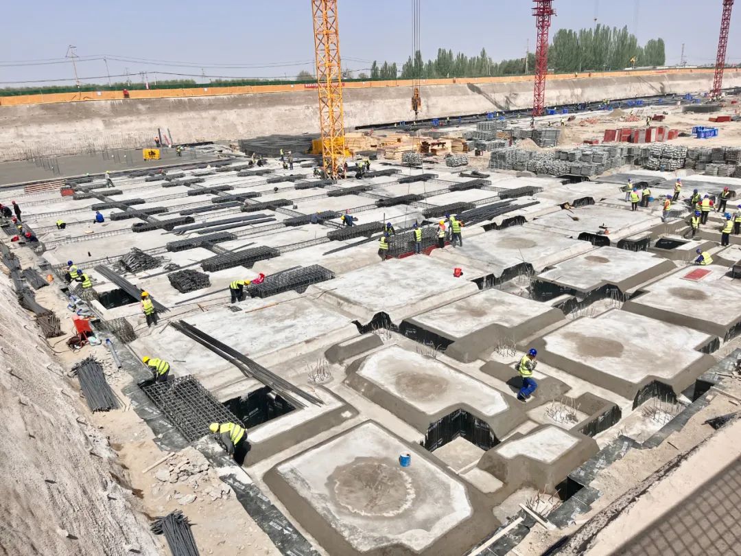 甘肃三建武威东站综合客运枢纽停车场项目完成首次混凝土浇筑
