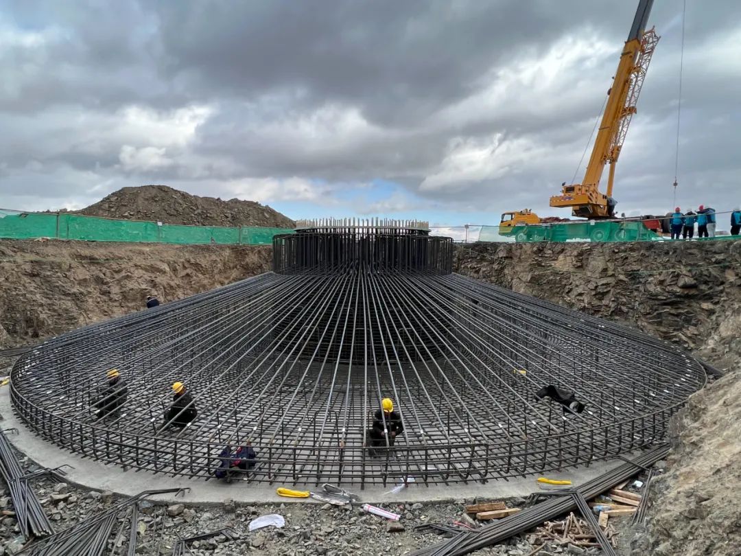 二十二冶新疆公司国投奇台县风电项目完成29台风机基础混凝土浇筑获业主高度赞扬