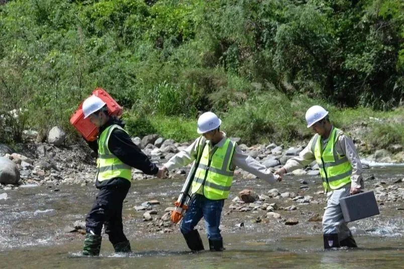 中建七局广西江桂高速公路项目No.3-1标熊背岭隧道出口套拱完成浇筑