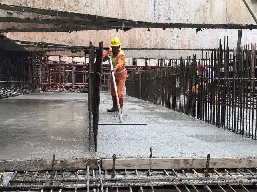佛山地铁三号线工程3204-2标北滘站标准段首块底板混凝土浇筑完成