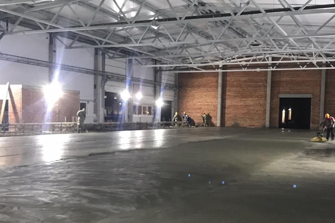 十五冶七公司白俄罗斯项目纸浆厂成品库工程室内地坪混凝土浇筑完成